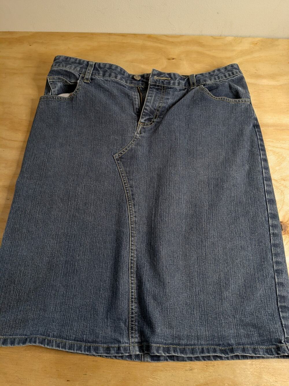 Old Navy Women's Jean Skirt Sz 10 Knee Length Dark Wash Skirt